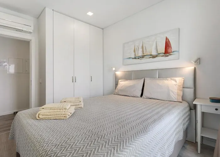 Casa Dos Terracos T3 1º * סאו מרטיניו דו פורטו